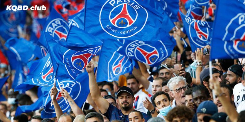 Bầu không khí trên khán đài của giải đấu vẫn luôn sôi nổi