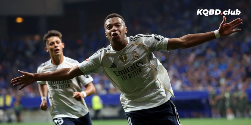 Hệ thống còn cho phép người dùng xem lại các mùa giải trước đó