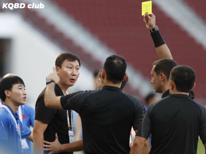 HLV Kim Sang Sik đã dẫn dắt đội tuyển Jeonbuk sau khi giải nghệ bóng HLV Kim Sang Sik đã dẫn dắt đội tuyển Jeonbuk sau khi giải nghệ bóng